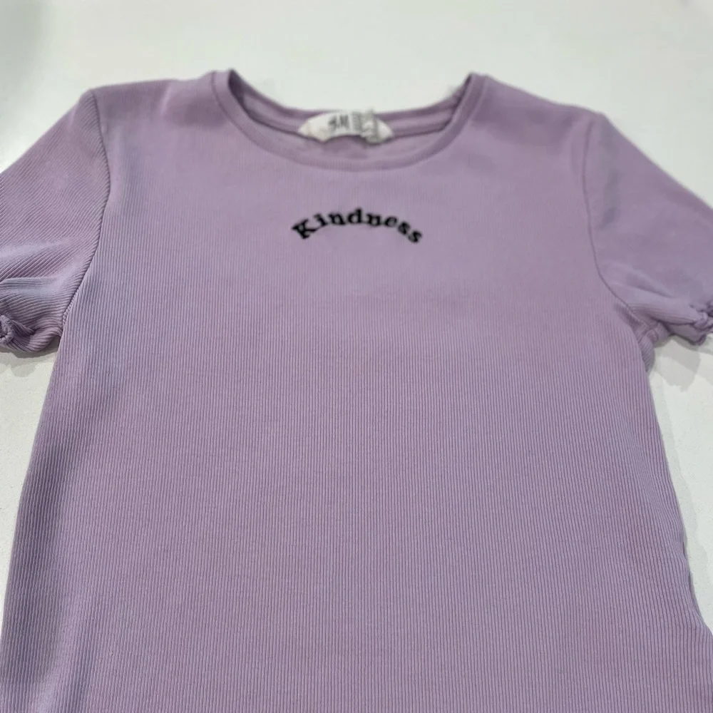 H&M youth purple “kindness” short sleeve shirt - Picture 1 of 5